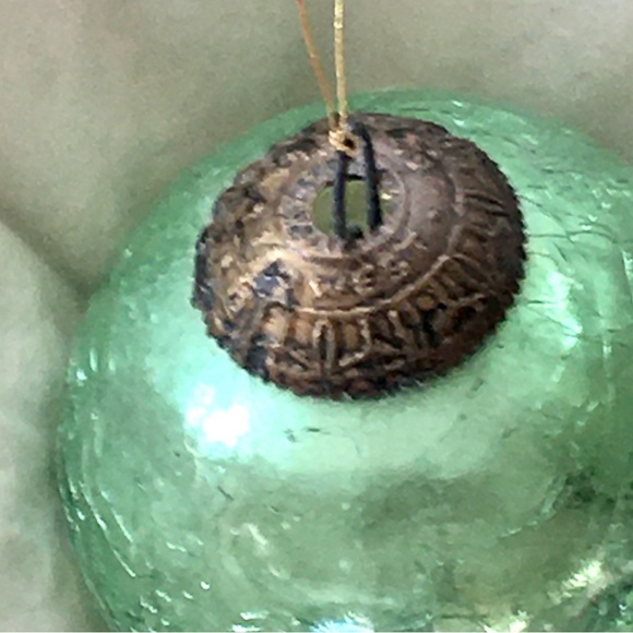 Vintage Kugel Green Crackle Glass Xmas Ornament with Embossed Brass Hang… - Picture 7 of 9
